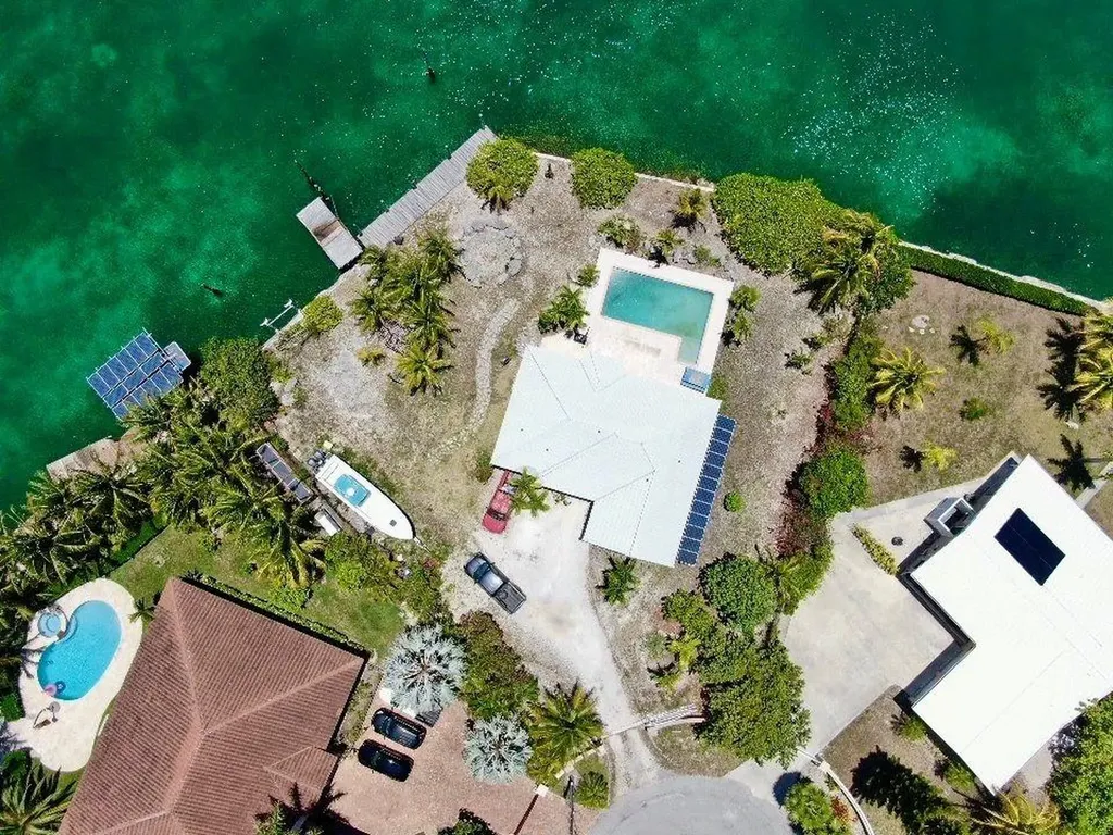 67 Roundshot Close 67 Grand Bahama Freeport BS