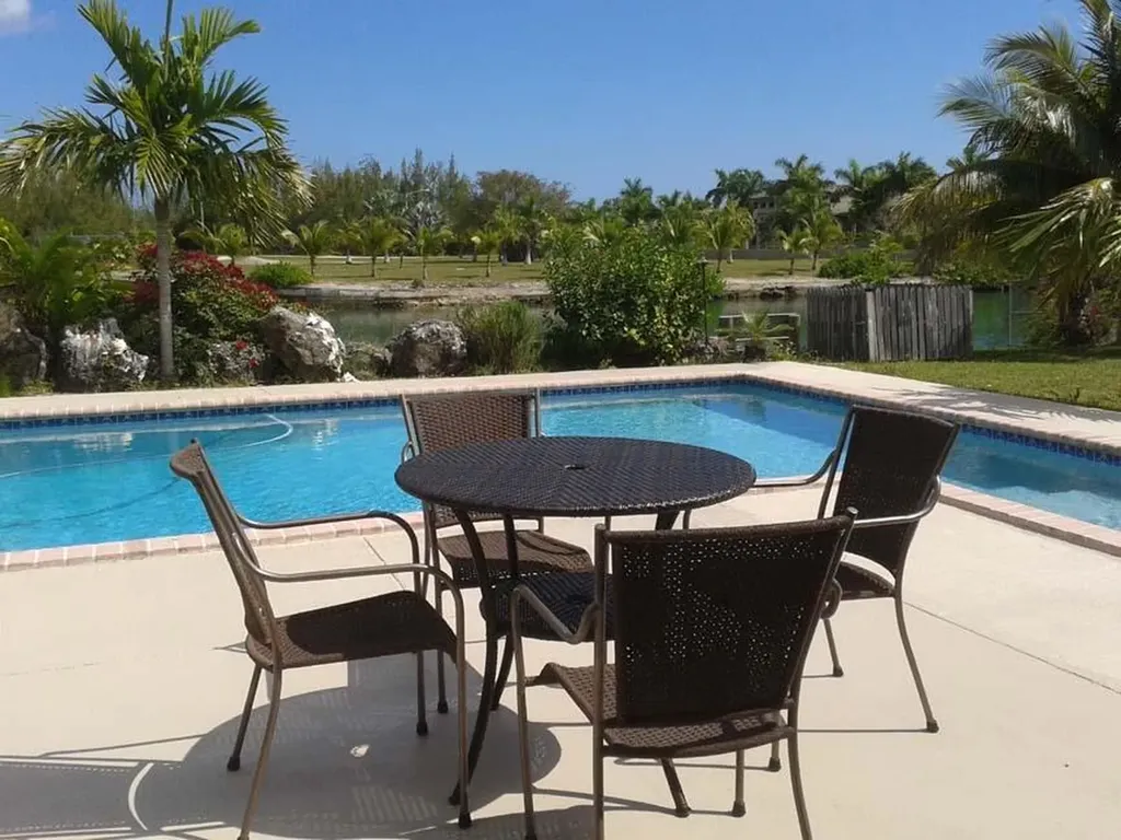 67 Roundshot Close 67 Grand Bahama Freeport BS