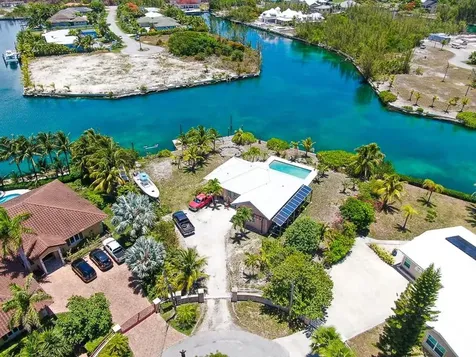 67 Roundshot Close 67 Grand Bahama Freeport BS