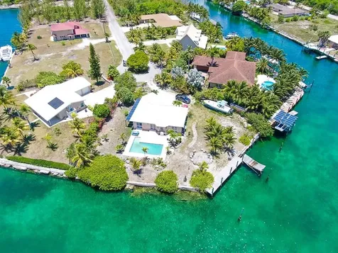 67 Roundshot Close 67 Grand Bahama Freeport BS