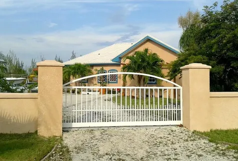 67 Roundshot Close 67 Grand Bahama Freeport BS