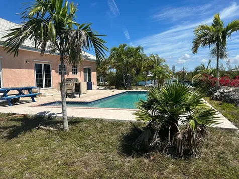 67 Roundshot Close 67 Grand Bahama Freeport BS