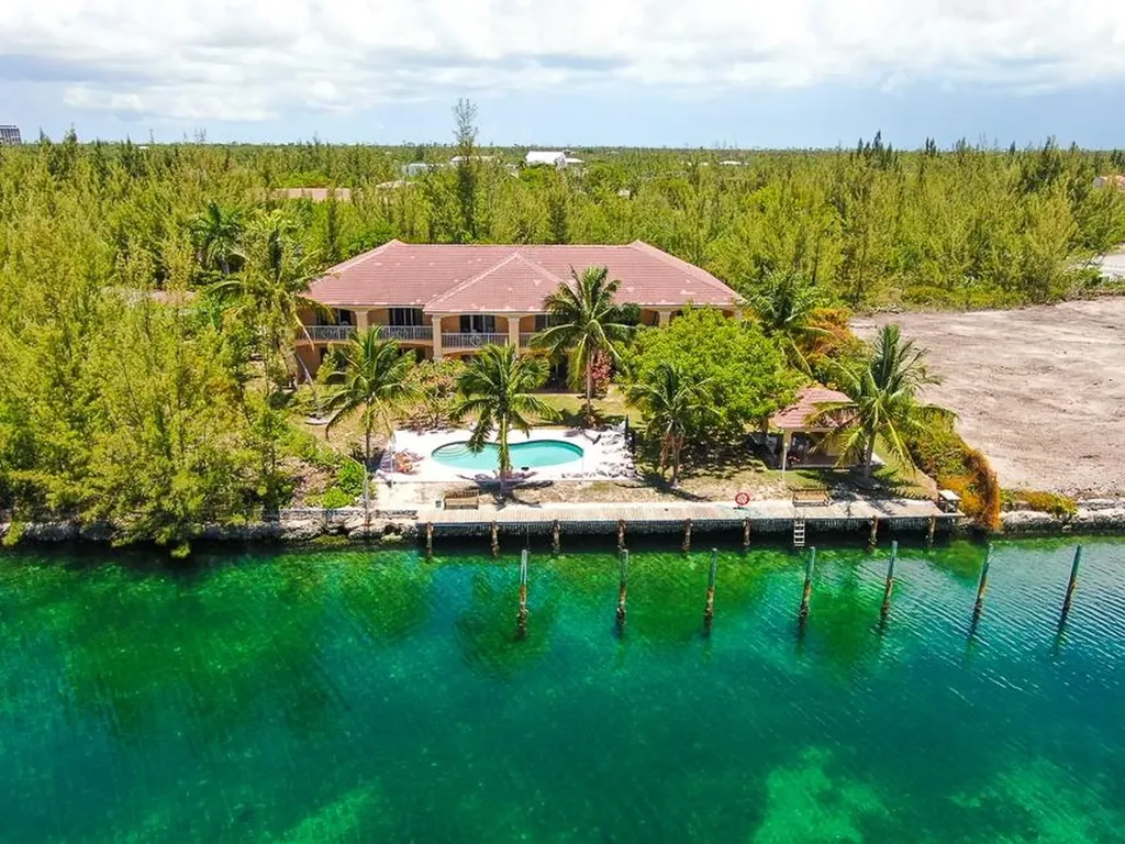 Lancaster Close 36 Grand Bahama Freeport BS