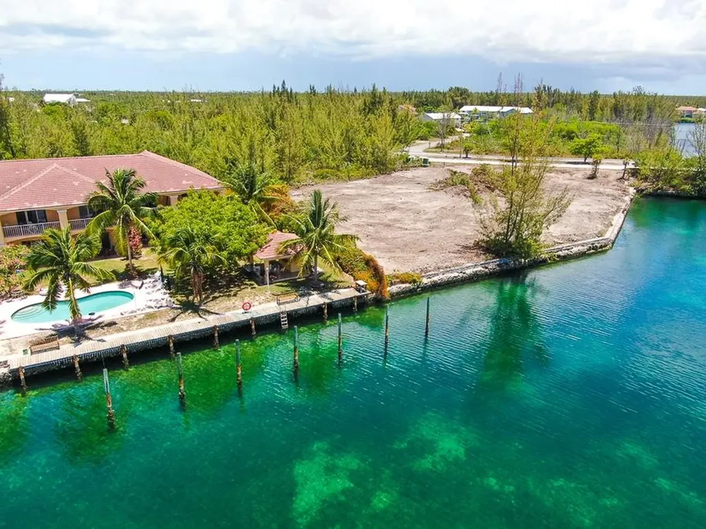 Lancaster Close 36 Grand Bahama Freeport BS