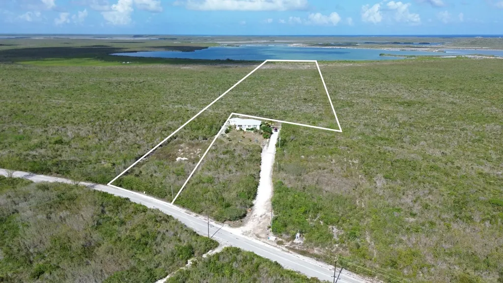 Queens Highway San Salvador BS