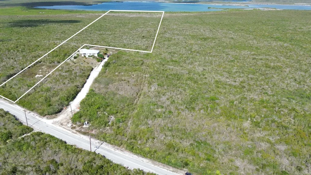 Queens Highway San Salvador BS