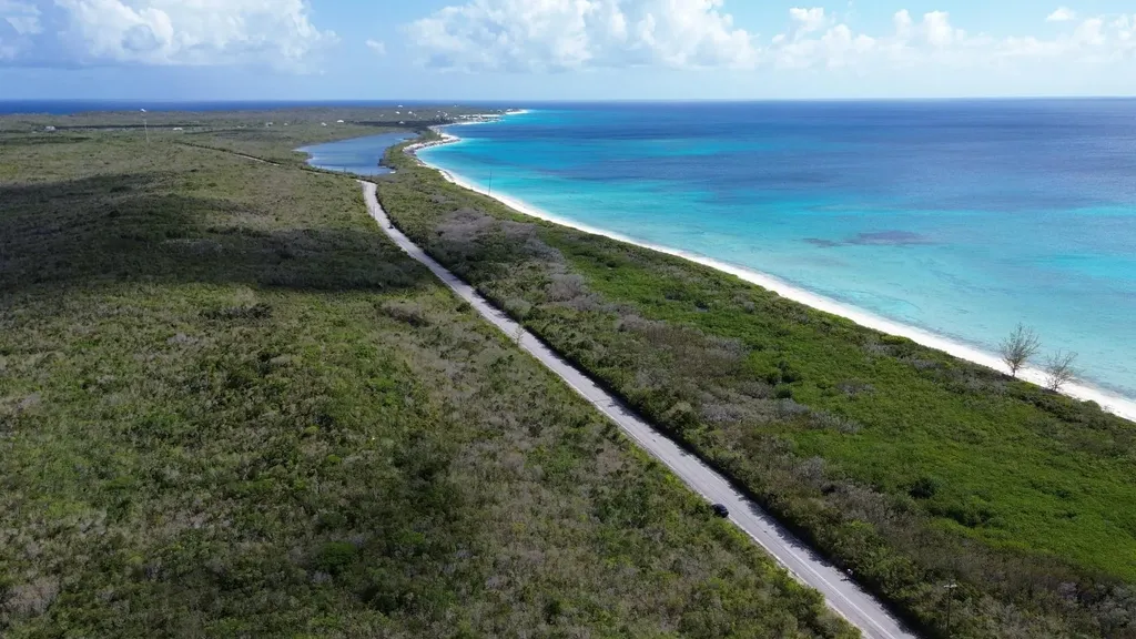 Queens Highway San Salvador BS