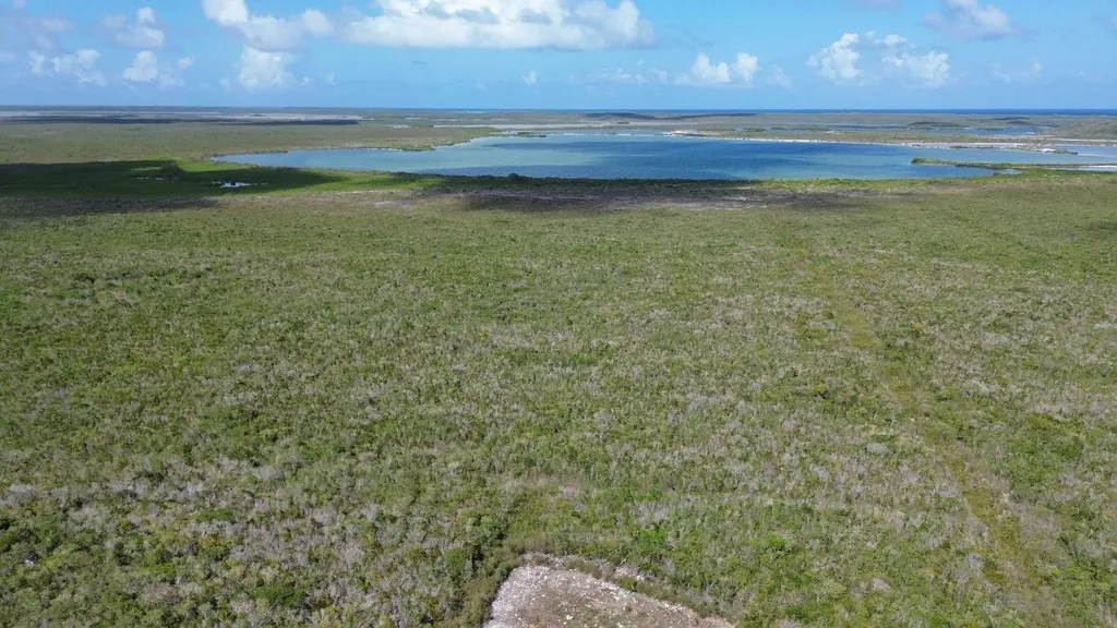 Queens Highway San Salvador BS