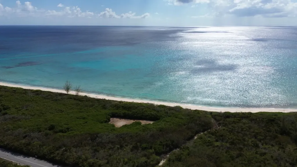 Queens Highway San Salvador BS