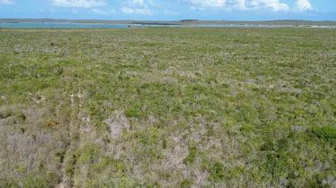 Queens Highway San Salvador BS