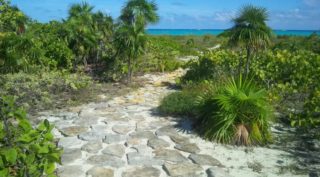 Home In Columbus Landings San Salvador BS