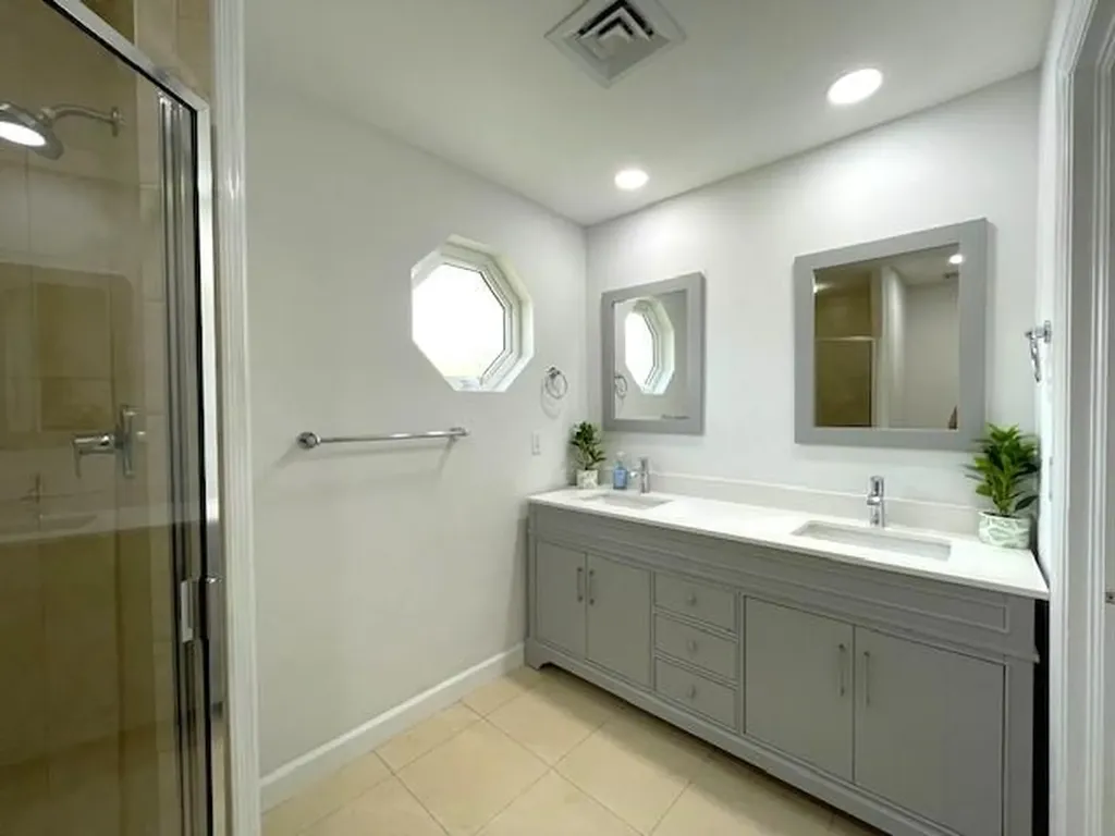 Harbour Breeze Paradise I 21 New Providence Paradise Island BS