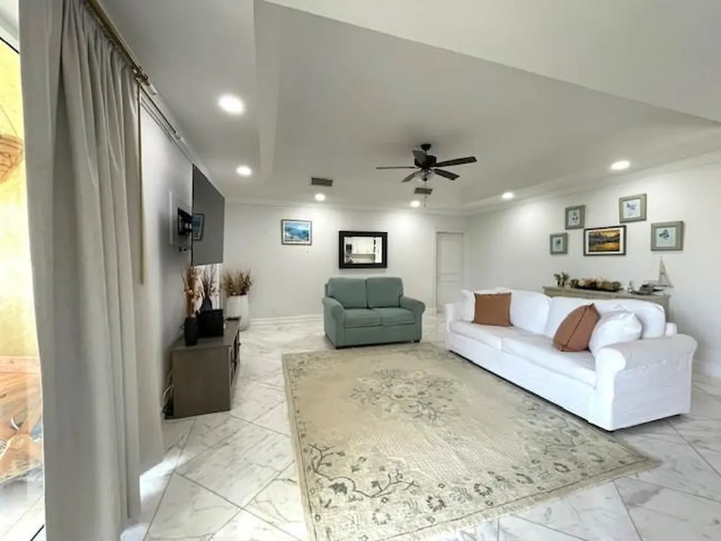 Harbour Breeze Paradise I 21 New Providence Paradise Island BS