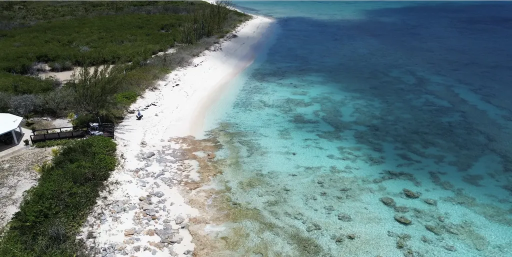 Queens Highway San Salvador BS