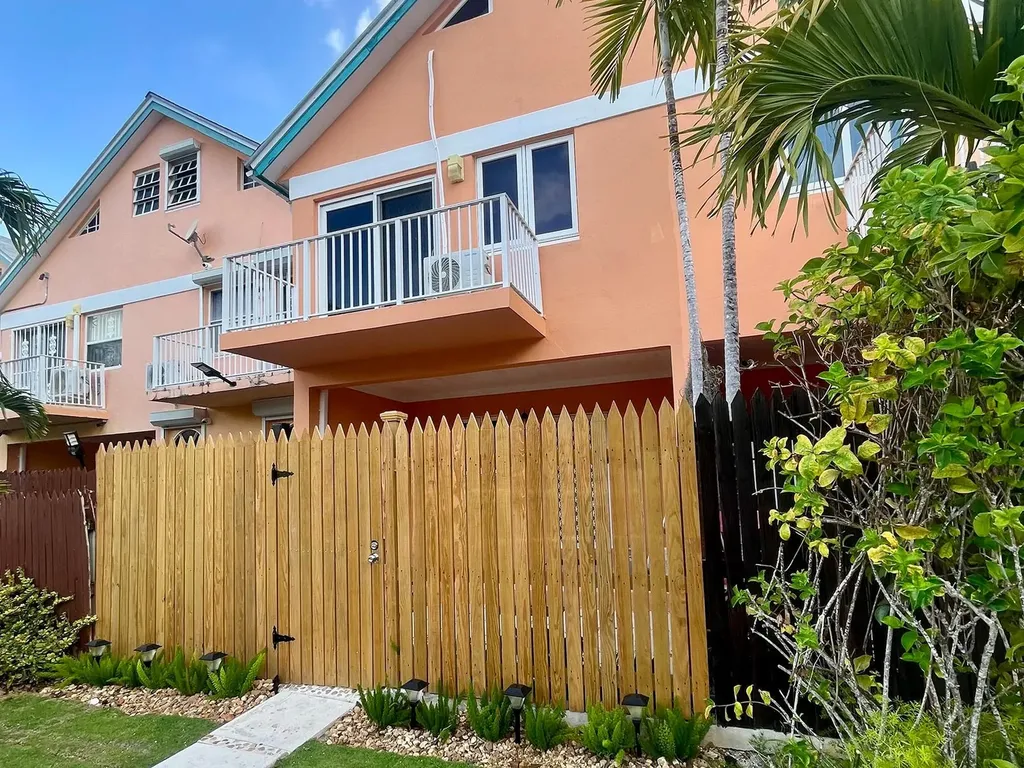 La Marnique Condominimus New Providence Paradise Island BS