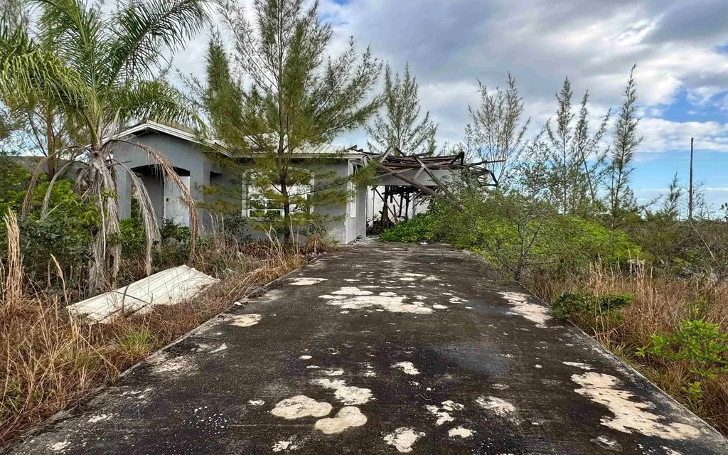 Fixer Upper Suffolk Subd Grand Bahama Freeport BS