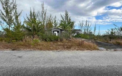 Fixer Upper Suffolk Subd Grand Bahama Freeport BS