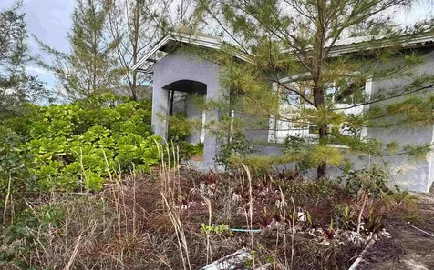 Fixer Upper Suffolk Subd Grand Bahama Freeport BS