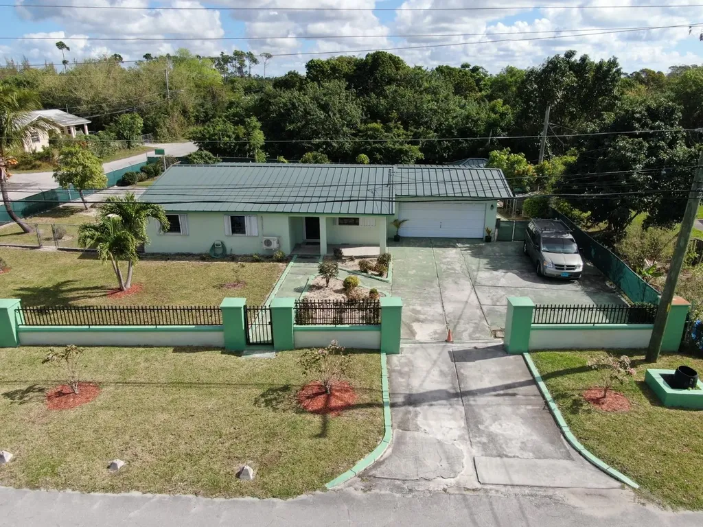 Shearwater Drive, Yeoman Grand Bahama Freeport BS