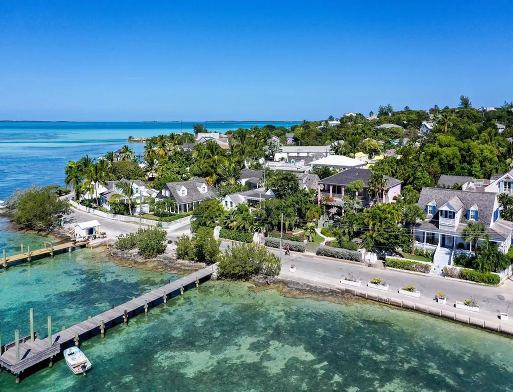 Bay Street, Dunmore Town Eleuthera BS