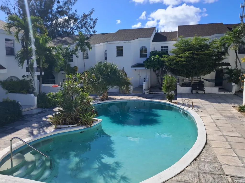 Living In Paradise, P.i. New Providence Paradise Island BS