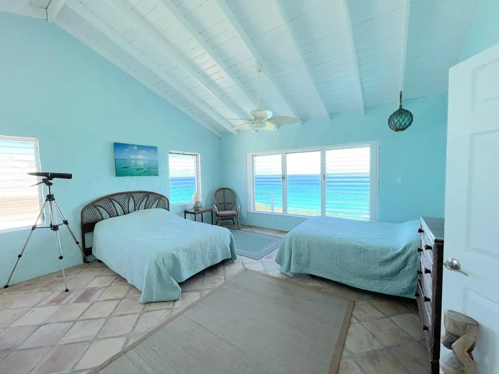 2/2 Oceanfront Home Long Island BS