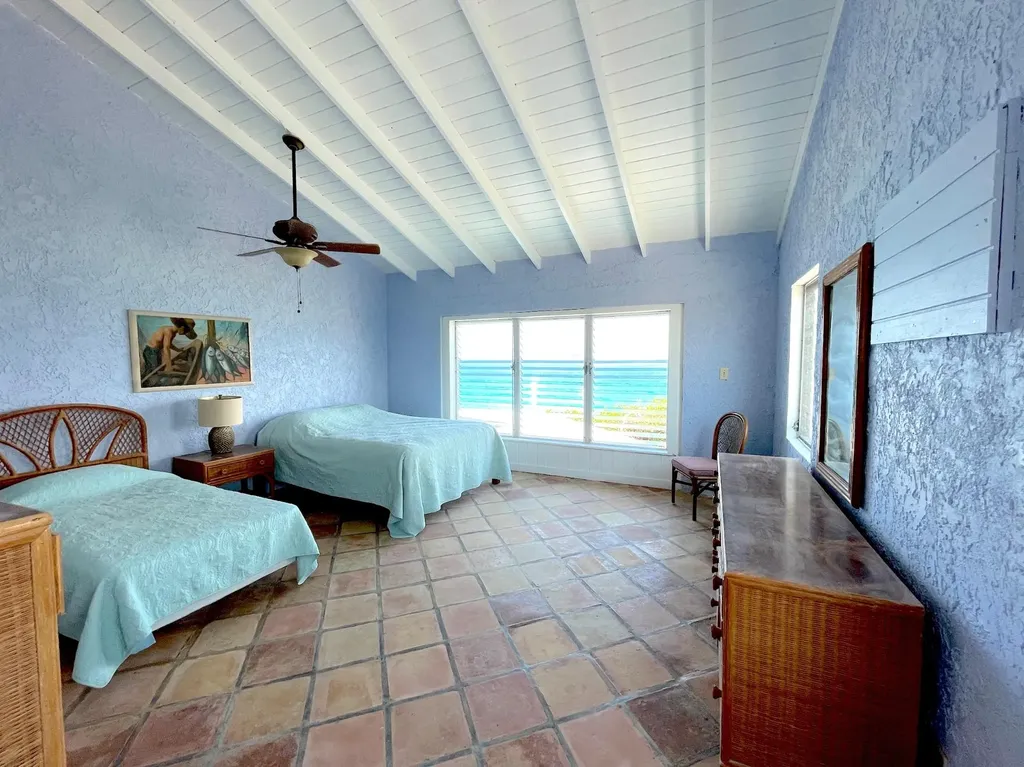 2/2 Oceanfront Home Long Island BS