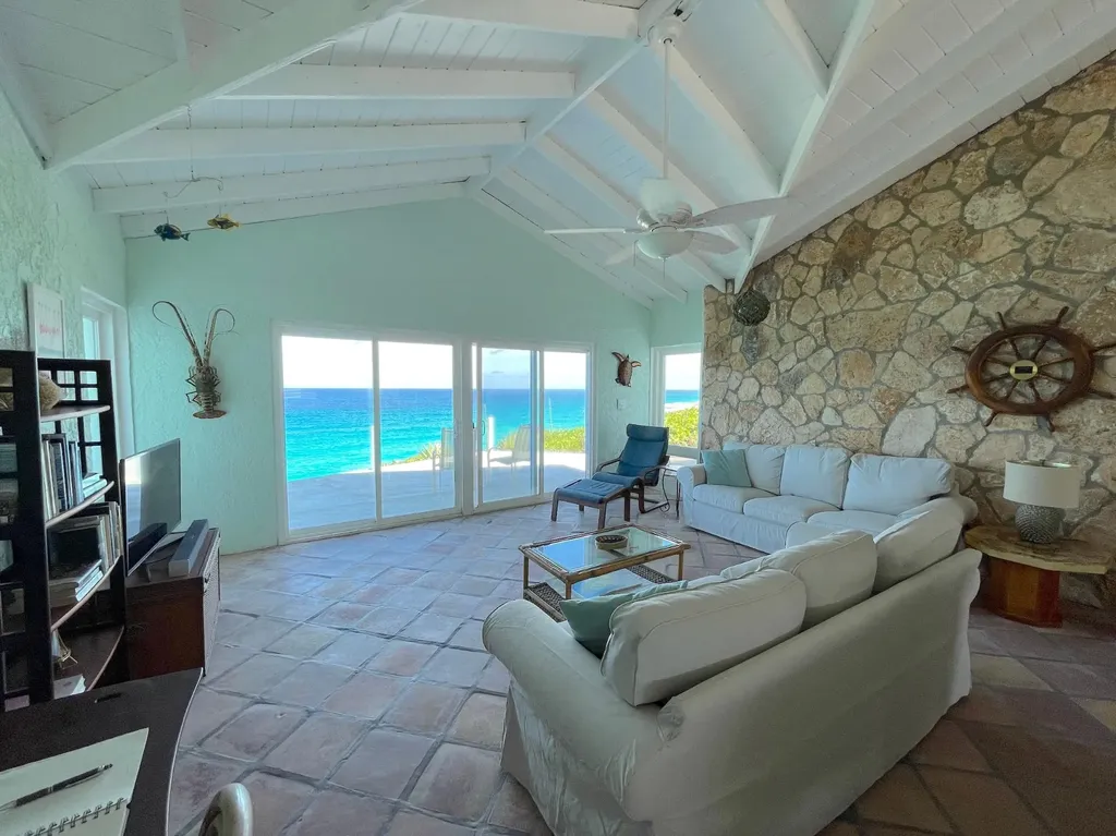 2/2 Oceanfront Home Long Island BS