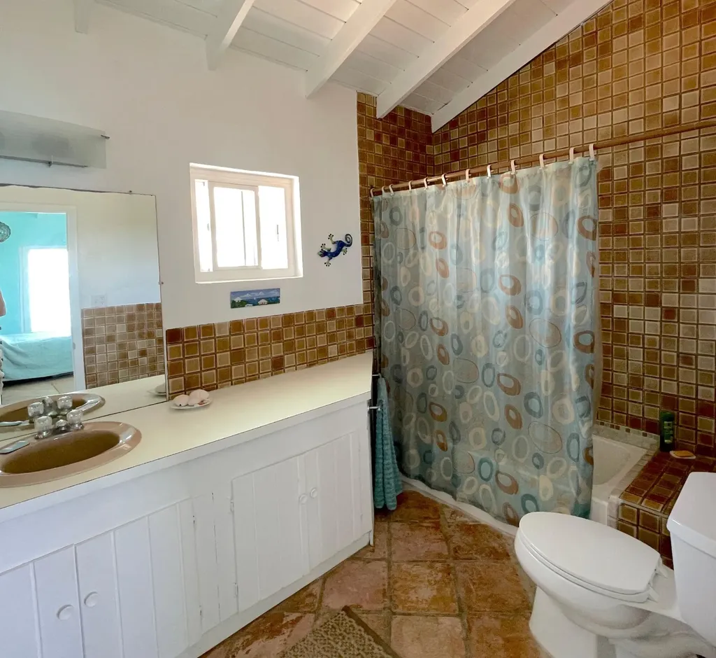 2/2 Oceanfront Home Long Island BS