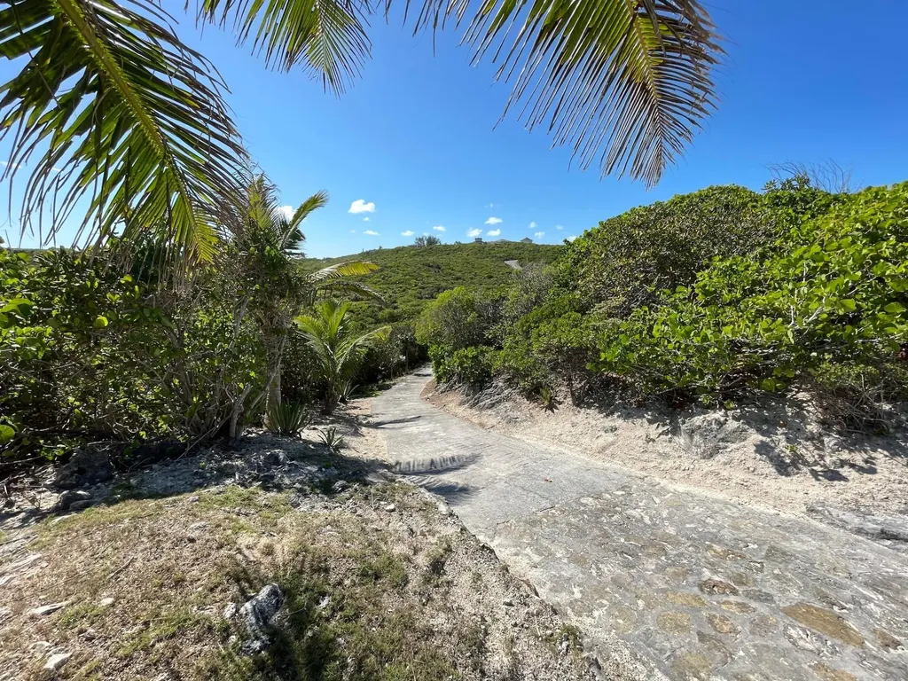 2/2 Oceanfront Home Long Island BS