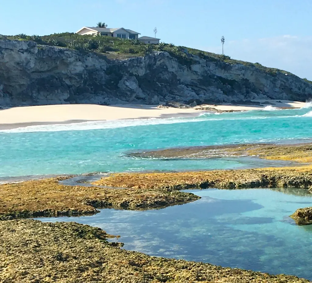 2/2 Oceanfront Home Long Island BS