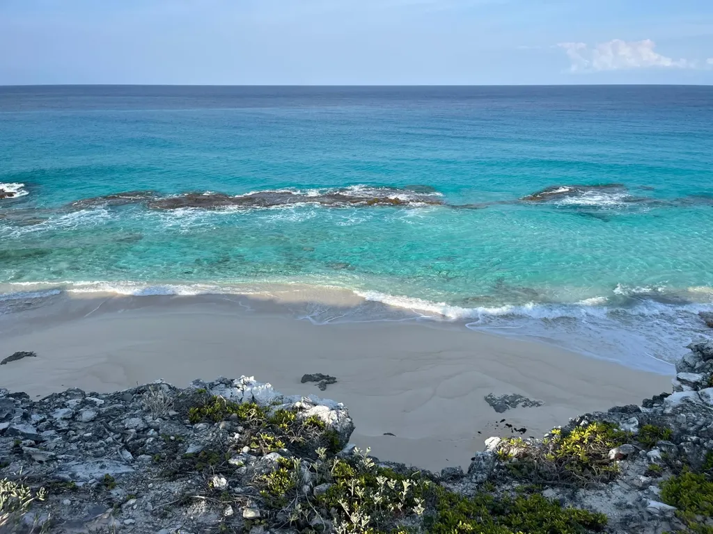 2/2 Oceanfront Home Long Island BS