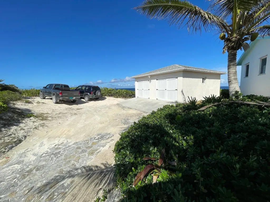 2/2 Oceanfront Home Long Island BS