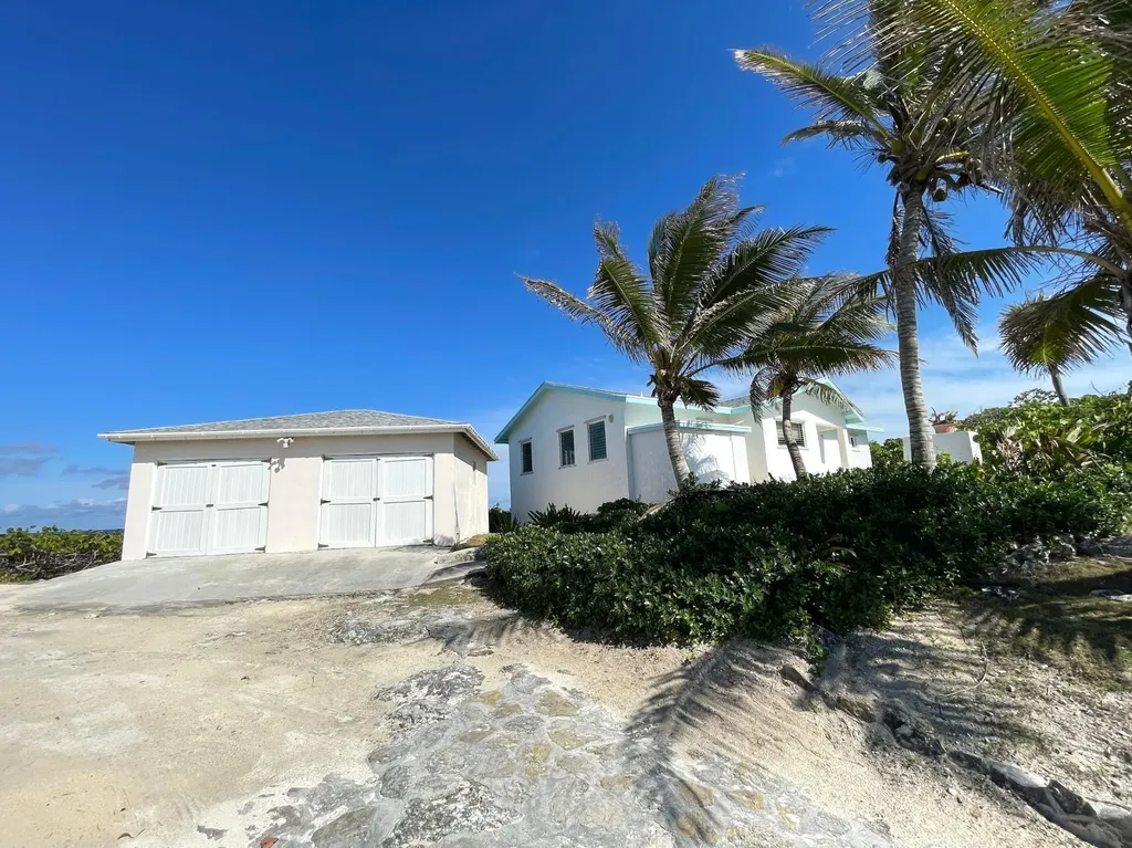 2/2 Oceanfront Home Long Island BS