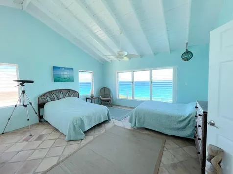 2/2 Oceanfront Home Long Island BS