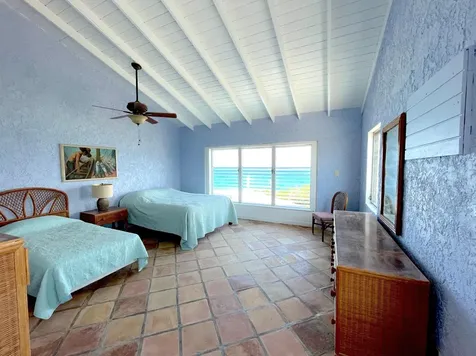 2/2 Oceanfront Home Long Island BS