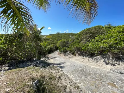 2/2 Oceanfront Home Long Island BS