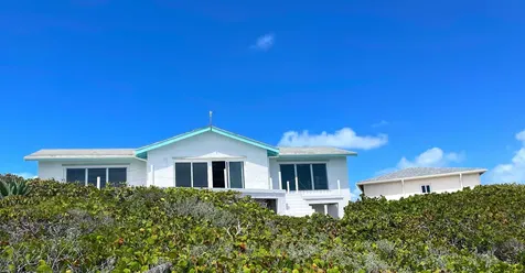 2/2 Oceanfront Home Long Island BS