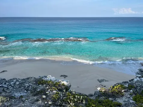 2/2 Oceanfront Home Long Island BS