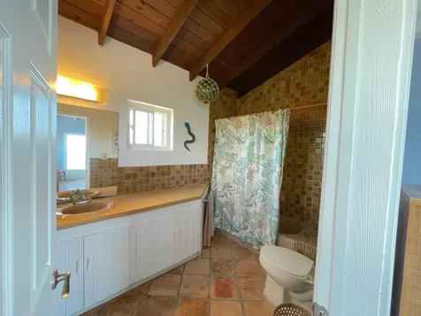 2/2 Oceanfront Home Long Island BS