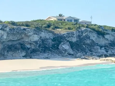 2/2 Oceanfront Home Long Island BS