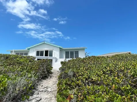 2/2 Oceanfront Home Long Island BS