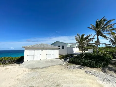 2/2 Oceanfront Home Long Island BS