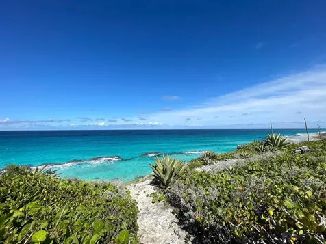 2/2 Oceanfront Home Long Island BS