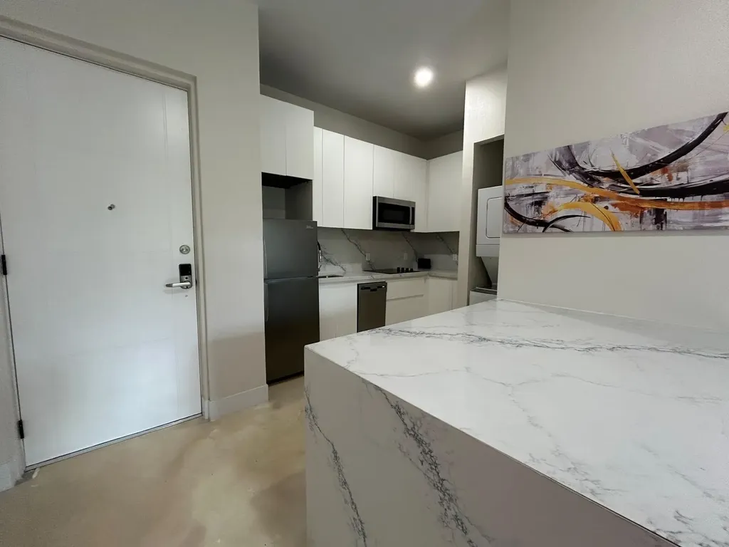 Unit #10 One West Plaza New Providence Paradise Island BS