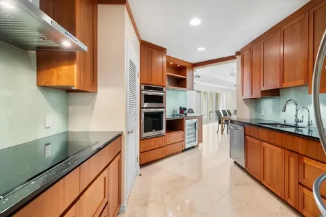 14 Harbour Breeze New Providence Paradise Island BS