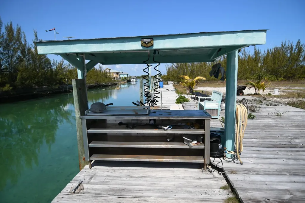 Canal Lot 160 Abaco BS