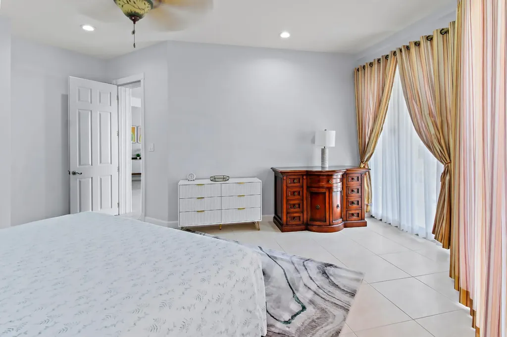 Love Beach Walk New Providence Paradise Island BS