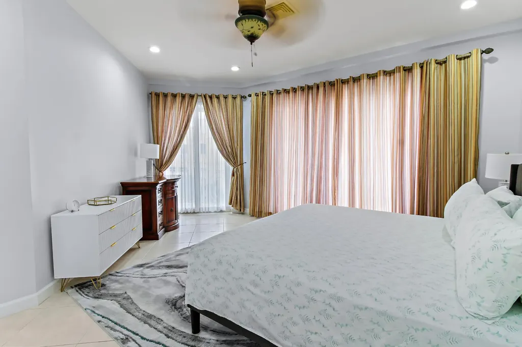 Love Beach Walk New Providence Paradise Island BS