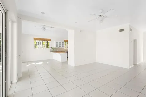 Marbella Shores New Providence Paradise Island BS